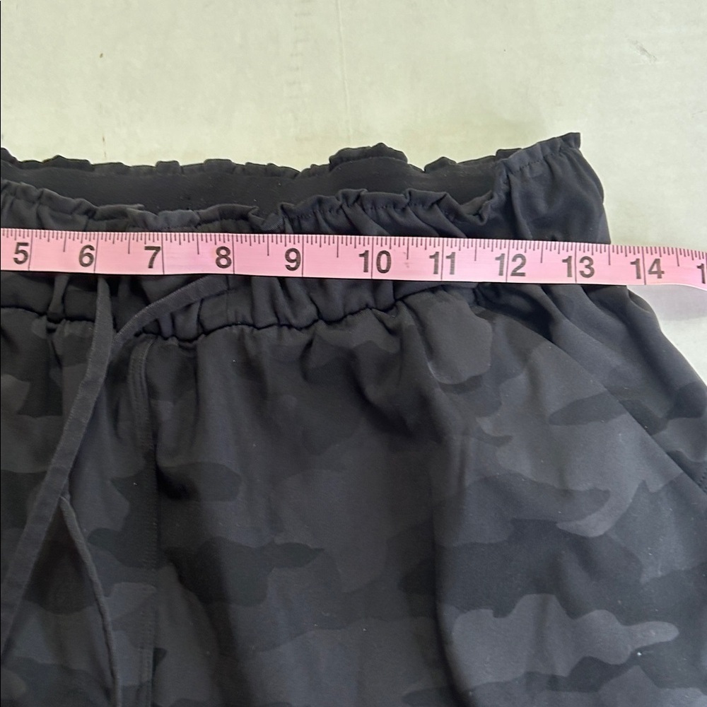 LULULEMON ATHLETIC JOGGER STRETCH HIGH RISE IN HERITAGE CAMO PANTS SZ 6 - Picture 8 of 11